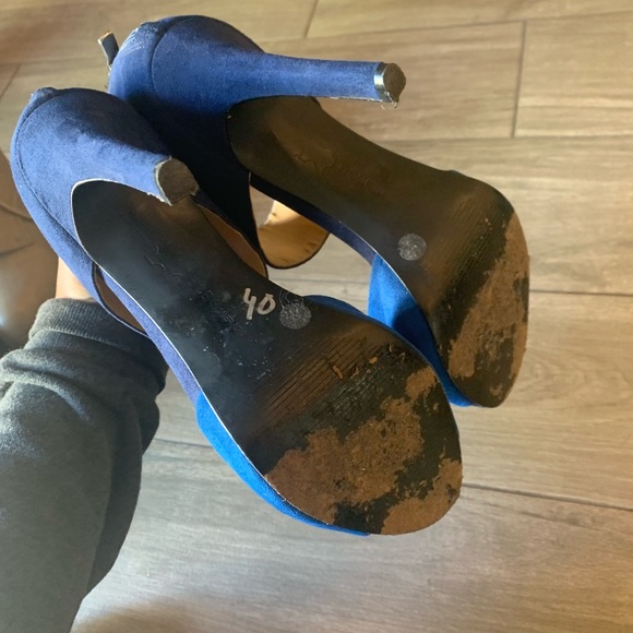 BCBG Generation 2 toned Blue suede Size 7.5 heels - Picture 5 of 5